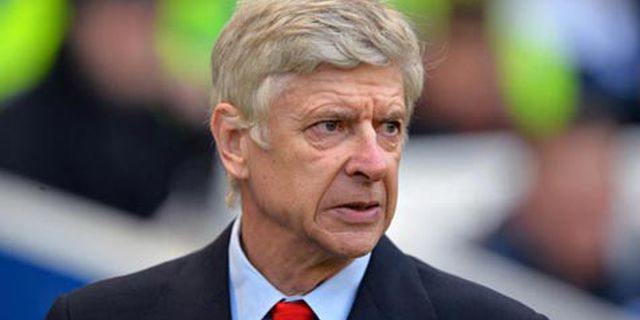 Hobi Selfie, Wenger Bela Pemain Arsenal