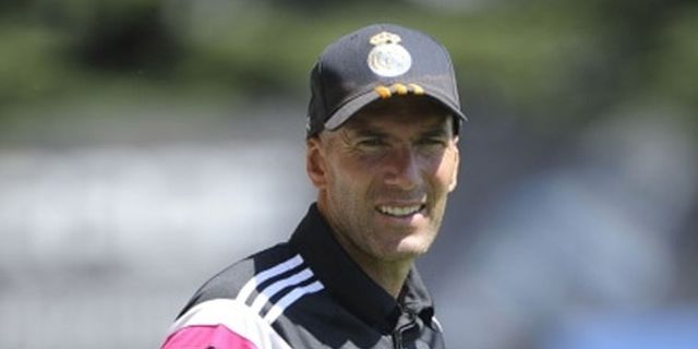 Zidane Bela Aksi Varane dan Benzema di Madrid Zidane Bela Aksi Varane dan Benzema di Madrid
