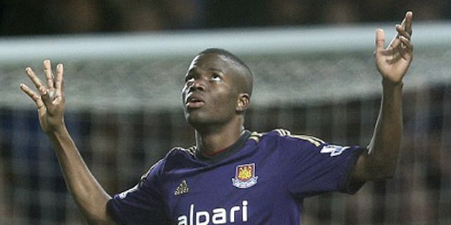 Chelsea Niat Bajak Duo West Ham