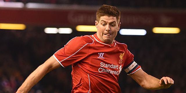 700 Laga Liverpool, Steven Gerrard Kenakan Sepatu Istimewa