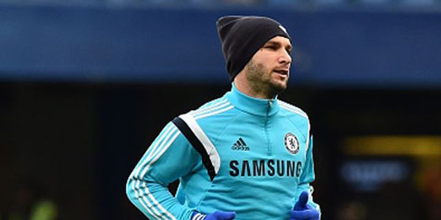 Chelsea Tertekan, Ivanovic Malah Senang