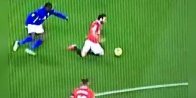 Luar Biasa! Aksi Juan Mata Pertahankan Bola Sekuat Tenaga