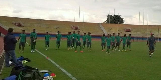 Aji Santoso Tularkan Filosofi Barca ke Timnas U-23 Aji Santoso Tularkan Filosofi Barca ke Timnas U-23