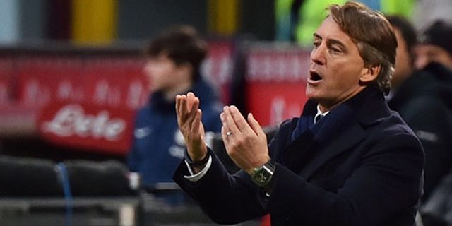 Mancini Siap Turunkan Santon Lawan Napoli Mancini Siap Turunkan Santon Lawan Napoli