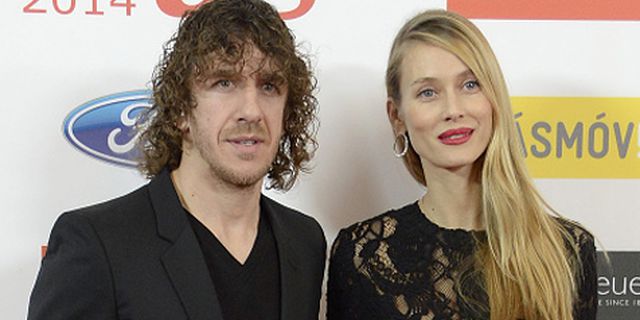 Puyol Pamer Gaya Ciuman Berbahaya Dengan Sang Pacar