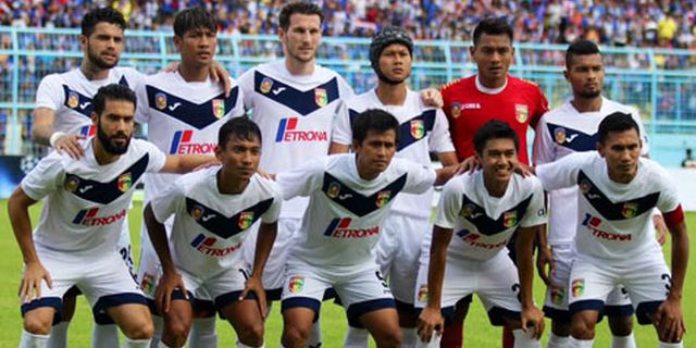 Mitra Kukar Gantung Pusamania Borneo FC