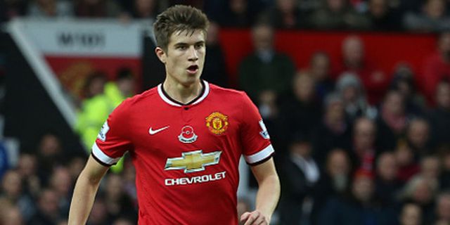 McNair Resmi Teken Kontrak Baru di Old Trafford McNair Resmi Teken Kontrak Baru di Old Trafford