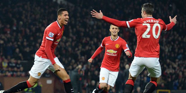 Review: Smalling 2, van Persie 1, Man United 3 Poin