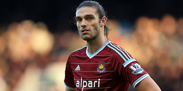 Andy Carroll Cedera, West Ham Banding Kartu Merah Adrian