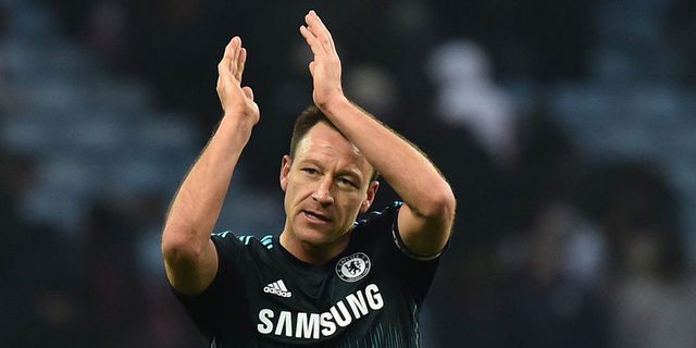 John Terry Sakit Hati Lihat Rival Angkat Trofi