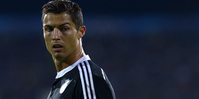 Duo Legenda Kompak Bela Ronaldo