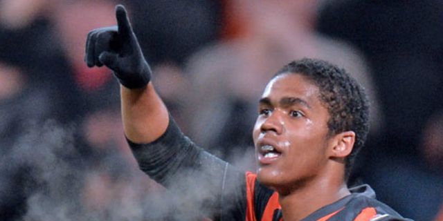 Srna Sebut Douglas Costa Selevel Robben