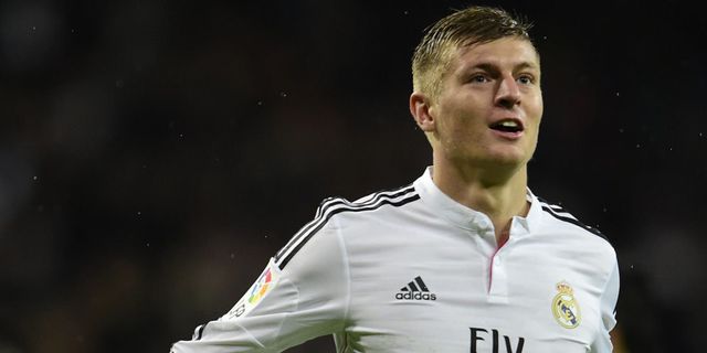 Kroos Keluhkan Jeleknya Lapangan Schalke