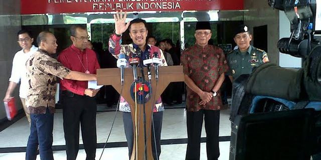 ISL Tertunda, Jokowi Didesak Copot Menpora ISL Tertunda, Jokowi Didesak Copot Menpora