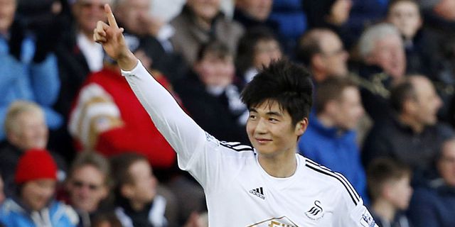 Review: Swansea Kembali Pecundangi Setan Merah