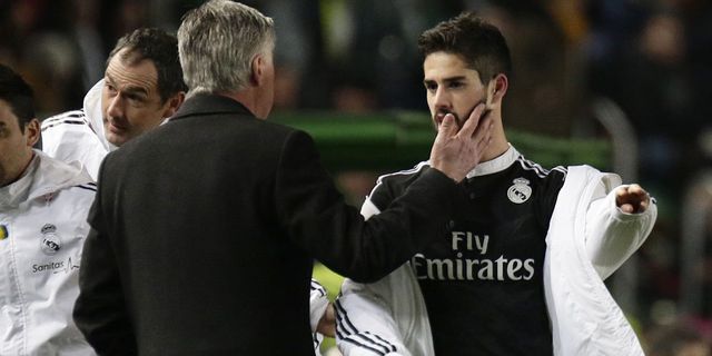 Dipuja Suporter Real Madrid, Isco Bangga