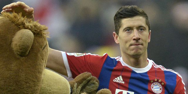 Hamann Kembali Sarankan MU Gaet Lewandowski