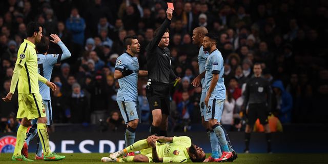 Sudah 29 Pemain Lawan Barcelona Diusir Wasit