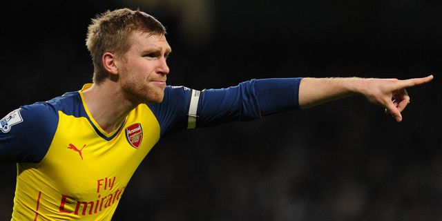 Arsenal Disengat Monaco, Mertesacker Terluka