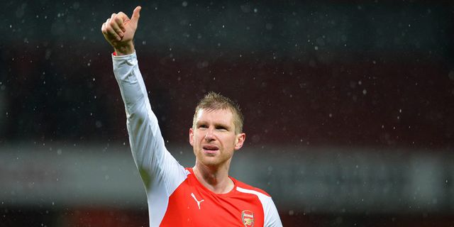 Tergeser Gabriel, Wenger Puji Kebesaran Hati Mertesacker