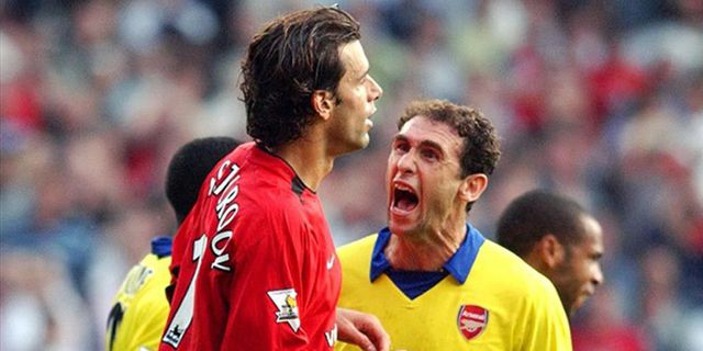 Wenger Kenang Pengeroyokan Pemain Arsenal Terhadap Nistelrooy