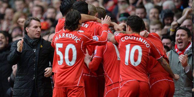 Kutuk Fans yang Salat di Anfield, Suporter Ini Tuai Kecaman