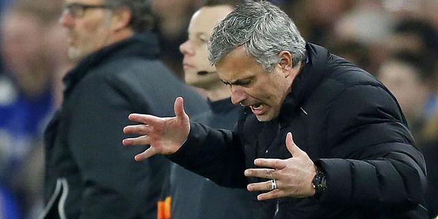 Tersingkir Dari UCL, Mou Masih Sempat Sindir Arsenal dan City