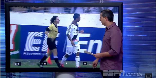 Panas! Linesman Wanita Terlibat Adu Mulut Dengan Pemain Brasil