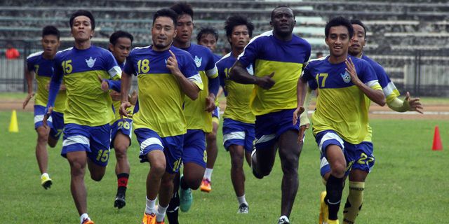 Gresik United Dipermalukan Laga FC