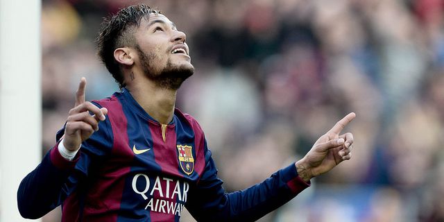Berlatih Jelang El Clasico, Neymar Hanya Kenakan Kancut