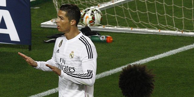 Gara-gara Jersey Ronaldo, Fans Ini Berurusan dengan Polisi di Clasico