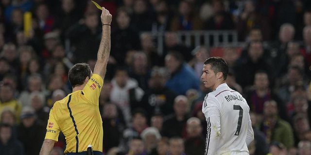 Ronaldo Tawarkan Kemaluannya Kepada Wasit