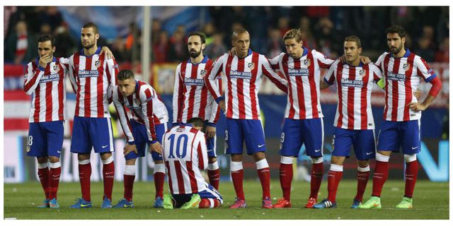 Berdoa di Tengah Lapangan, Arda Turan Dituduh Caper Berdoa di Tengah Lapangan, Arda Turan Dituduh Caper