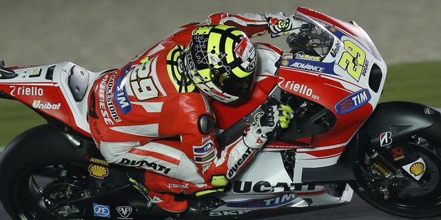 Podium Perdana di MotoGP, Iannone Emosional Podium Perdana di MotoGP, Iannone Emosional