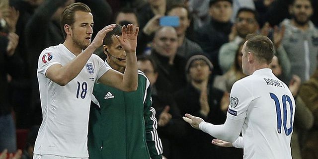 Hodgson Tak Sabar Lihat Duet Rooney-Kane Hodgson Tak Sabar Lihat Duet Rooney-Kane