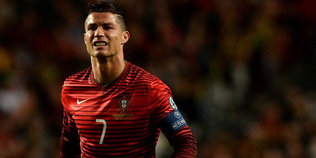 Ronaldo Lakukan Gerakan Tarian 'Gila' di Ibiza Ronaldo Lakukan Gerakan Tarian 'Gila' di Ibiza
