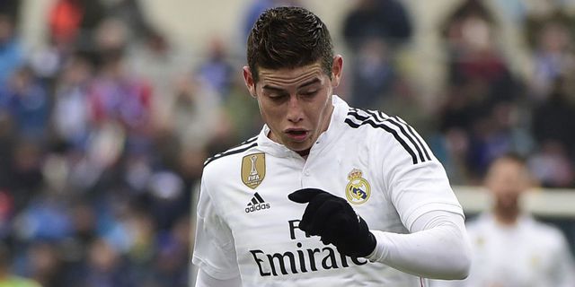 James dan Nacho Adu Tendangan Akrobatik di Madrid
