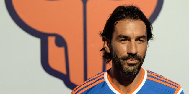 Pires: Arsenal Layak Menangkan Premier League