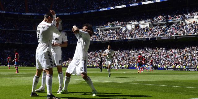 Keranjingan FIFA, Model Seksi Ini Selalu Mainkan Ronaldo dan Madrid Keranjingan FIFA, Model Seksi Ini Selalu Mainkan Ronaldo dan Madrid