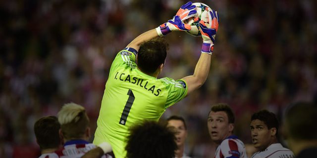 Rekor Clean Sheet Van Der Sar Disamai Casillas