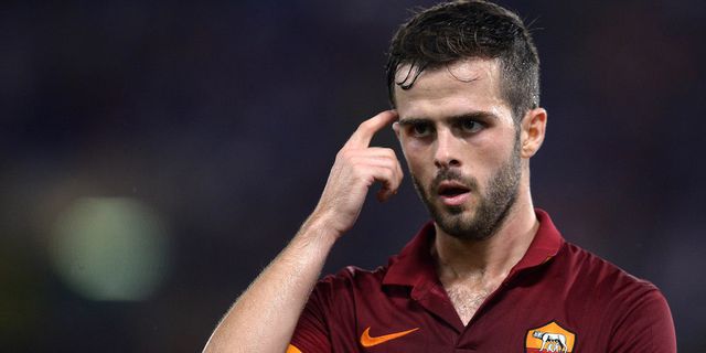 Manchester United Tertarik Datangkan Pjanic