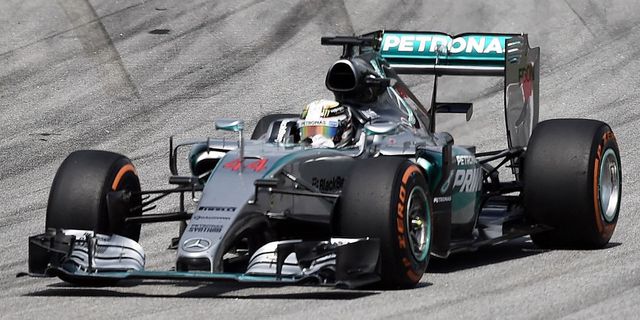 Lewis Hamilton Sukses Juarai F1 GP Bahrain