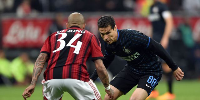 Hernanes Kutuk Skema Defensif Milan