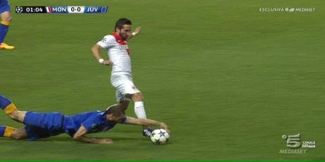 Handball Chiellini vs Monaco Jadi Objek Meme
