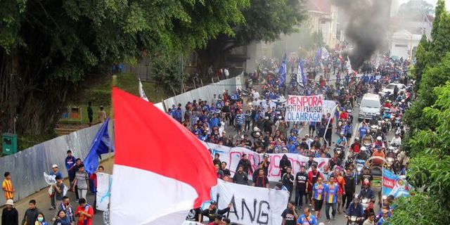 Protes BOPI dan Menpora, Aremania Gelar Pertandingan di Jalanan