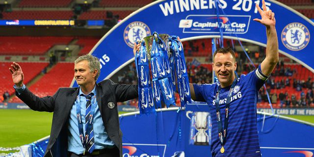 Mourinho: John Terry Bek Tengah Terbaik Inggris Mourinho: John Terry Bek Tengah Terbaik Inggris