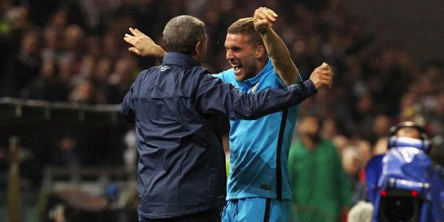 Podolski Gol Perdana, Mancini Turut Lega Podolski Gol Perdana, Mancini Turut Lega