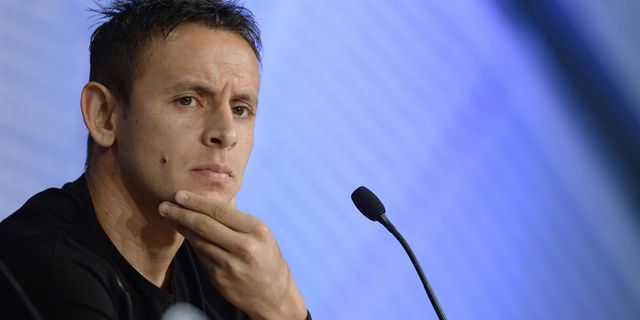Rafinha: Pakai Tiga Bek Lawan Barca Terlalu Beresiko