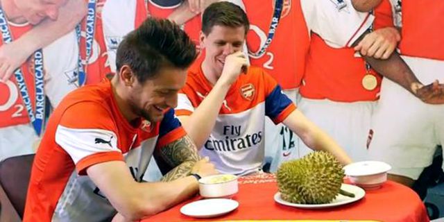 Video: Reaksi Kocak Skuat Arsenal Cicipi Durian