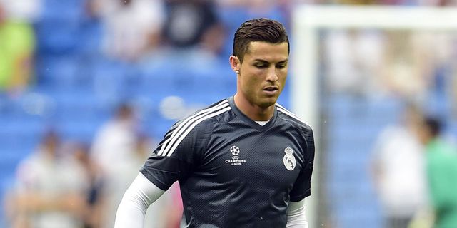 Lupakan Kekecewaan, Ronaldo Latih Fisik Sang Anak 